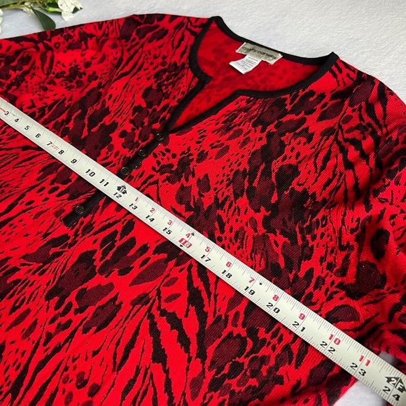 Women’s Sz 1X Red Leopard Print Sweater Deep V-Neck 3/4 Sleeve Lightweight - Picture 3 of 9